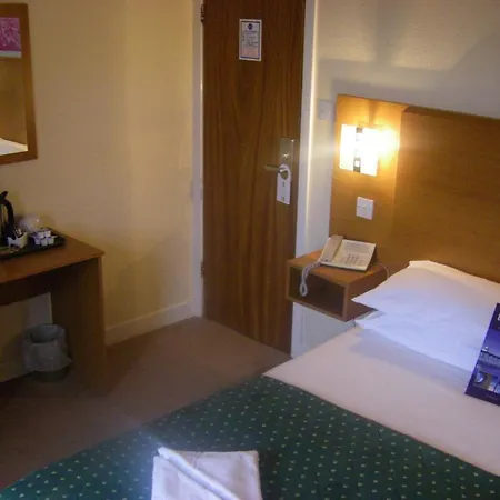 Hotel The Waldorf - Near Pleasure & Sandcastle 3*
