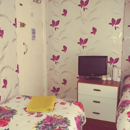 The Woodley Guest house 2*