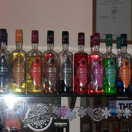 Bradleys Гостевой дом 2*