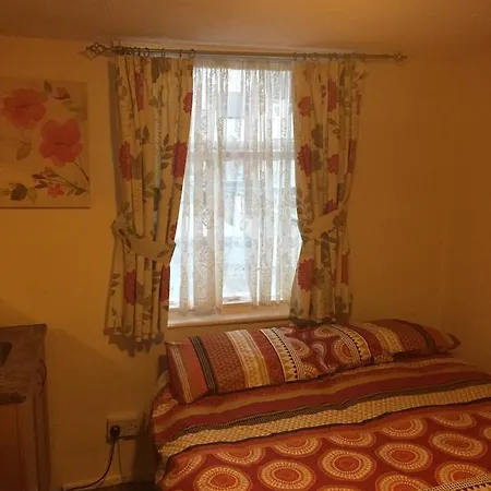 Trevaslodge - Families Only Guest house