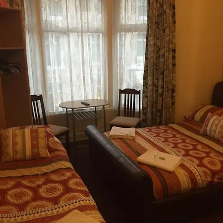 Guest house Trevaslodge - Families Only 2*