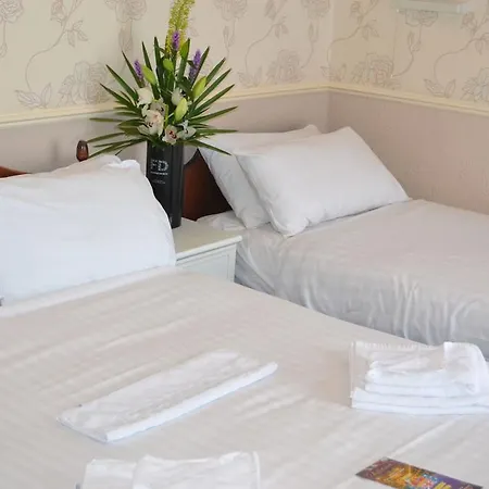 Lyndene 3* Блэкпул