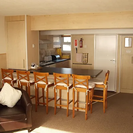Lynton Apartment *