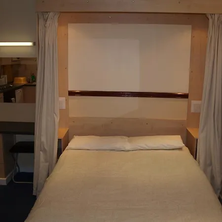 Lynton Apartment