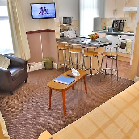 Lynton Apartment *