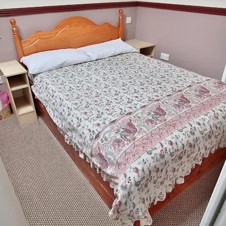 Lynton Apartment