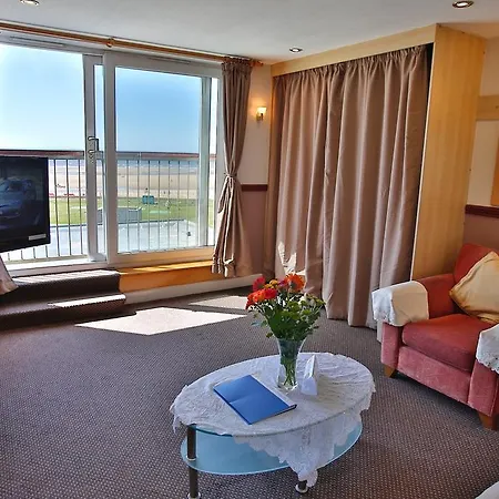 Lynton Apartment *