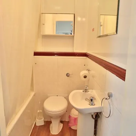 Lynton Apartment