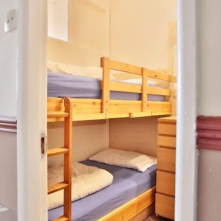 Lynton Apartment