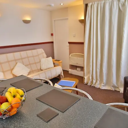 Lynton Apartment