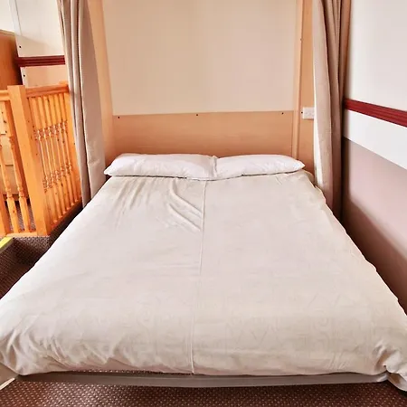 Lynton Apartment