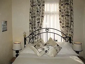 The Shores Hotel, 호텔 3*