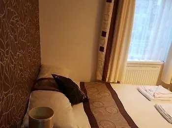 Отель The Avari 2*