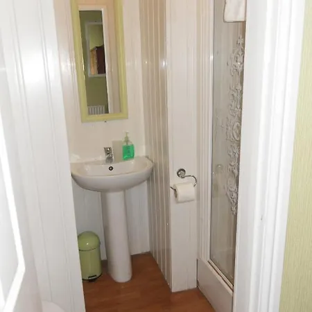 Bradleys Гостевой дом 2*