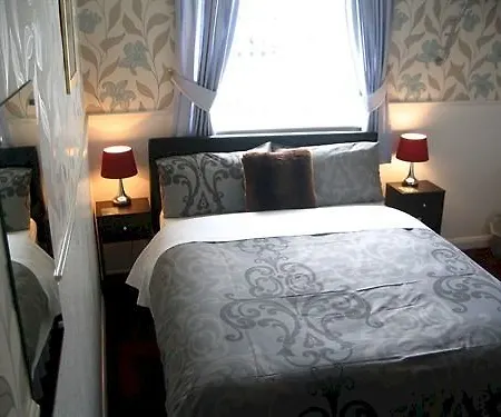 Thornhill 3* Blackpool