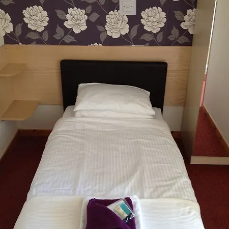 The Carlton 3* Blackpool