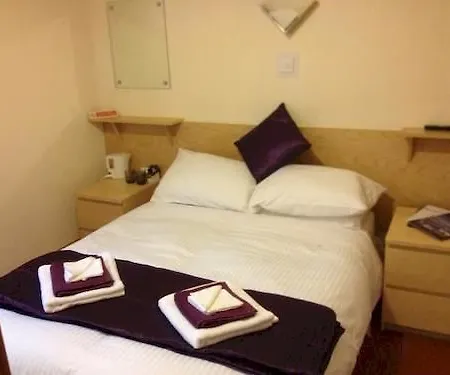 The Carlton Guest house 3*