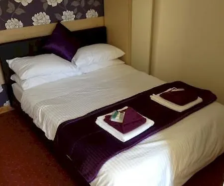 The Carlton 3*