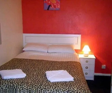 The Feathers 3* Blackpool