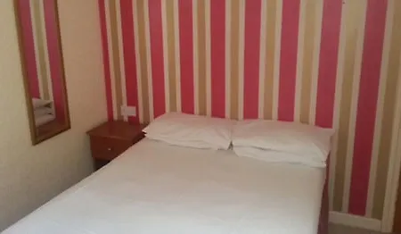 Uk Travel & Hospitality Ltd Ta Canberra Hotel 3*