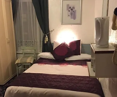 Bed & Breakfast White