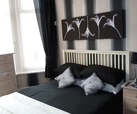 Hotel The 3*