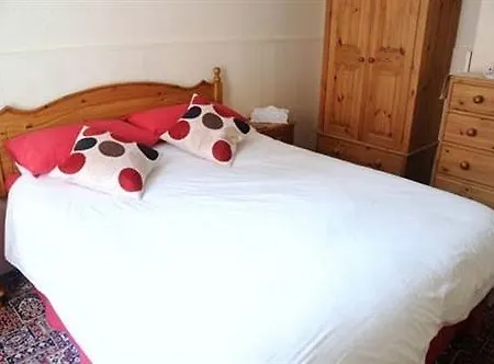 Eden House Bed & Breakfast 3*