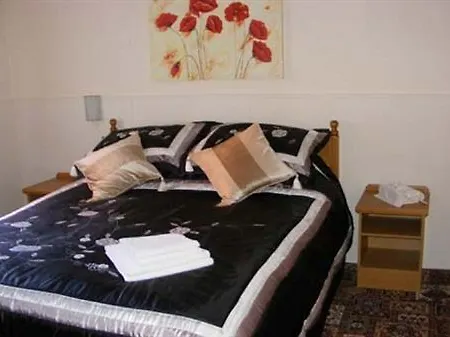 Eden House Bed & Breakfast 3*