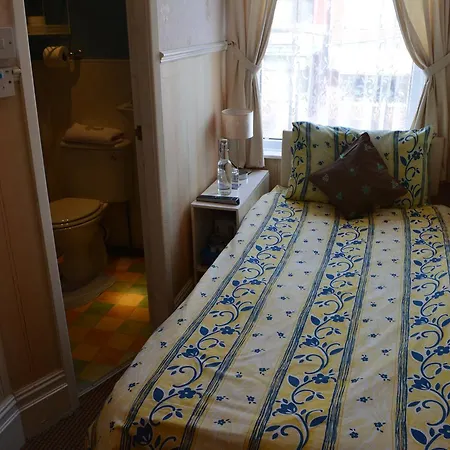Holm Lea Hotel 3*