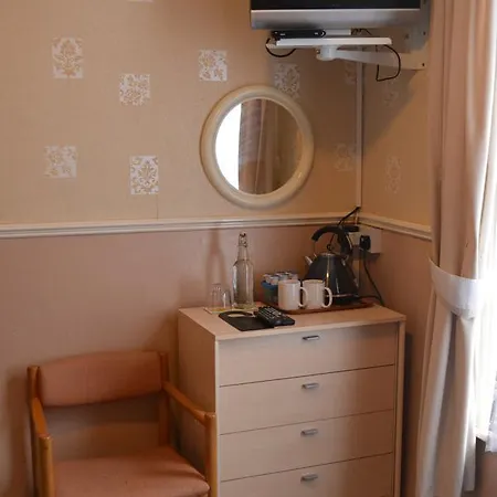 Holm Lea Hotel 3*