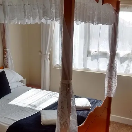 Newburn Families & Couples Only Otel 3*