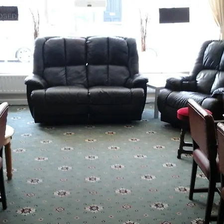 Otel Newburn Families & Couples Only