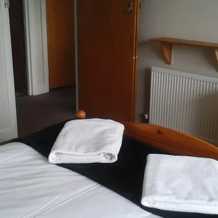 Otel Newburn Families & Couples Only