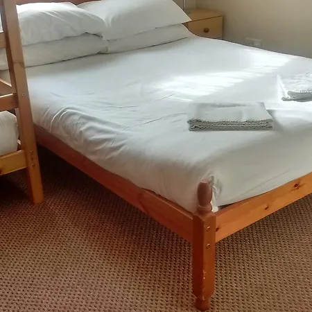 Otel Newburn Families & Couples Only