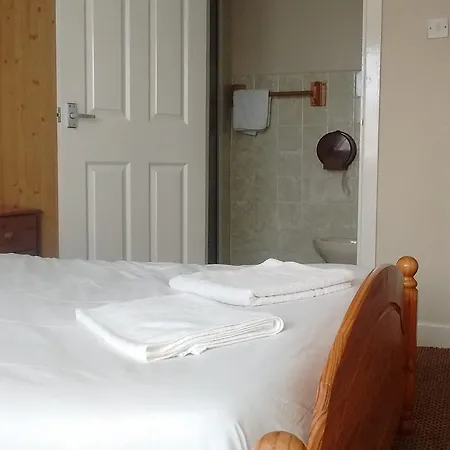 Otel Newburn Families & Couples Only