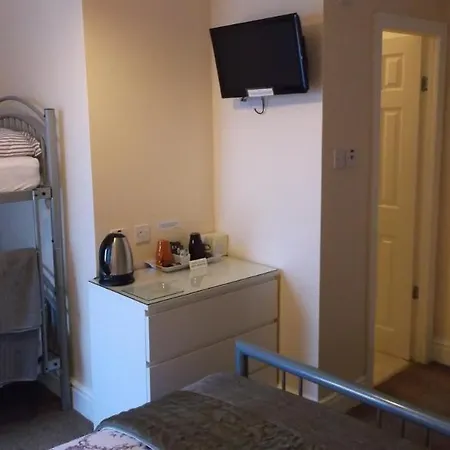 Гостевой дом Rossall House , For Families & Couples 3*