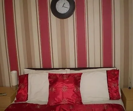 Hotel The South Lea 3*