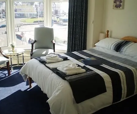 Hotel The South Lea 3*