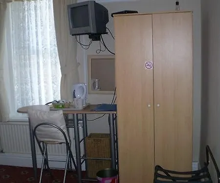 Hotel The South Lea 3*