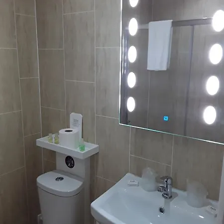 Manchester House 3*