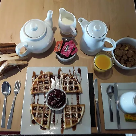 Bed & Breakfast Manchester House 3*
