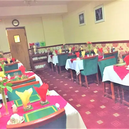 Lyndhurst 2*