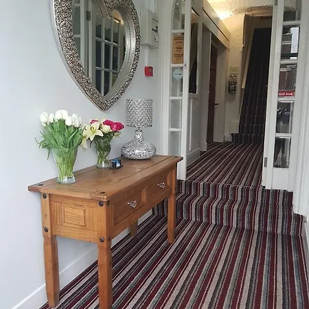 Barton 4* Blackpool