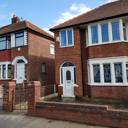 Blackpoolholidaylets Salmesbury Avenue Families And Contractors Only Holiday home Blackpool