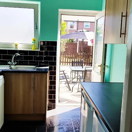 Holiday home Blackpoolholidaylets Salmesbury Avenue Families And Contractors Only Blackpool
