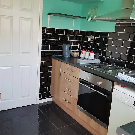 Blackpoolholidaylets Salmesbury Avenue Families And Contractors Only