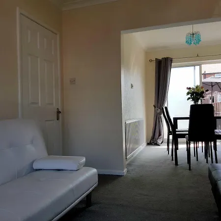 Holiday home Blackpoolholidaylets Salmesbury Avenue Families And Contractors Only Blackpool
