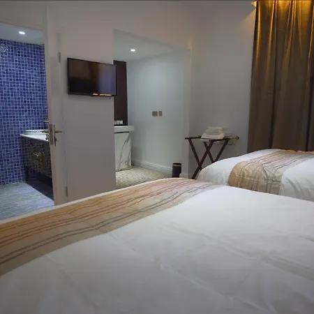 Dj Hotel