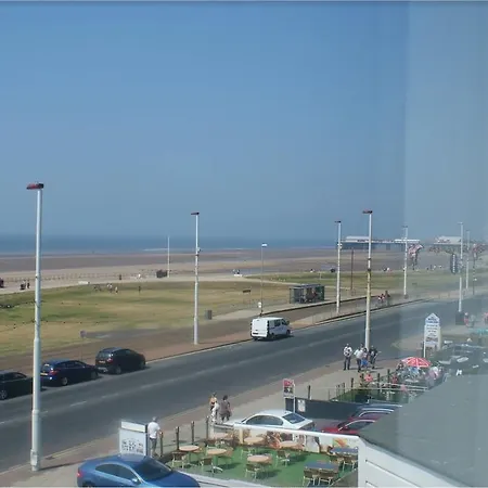 The Smile 3* Blackpool