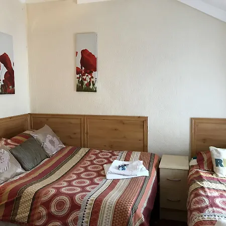 Guest house Trevaslodge - Families Only Blackpool